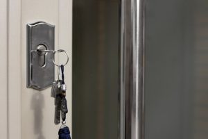 Qué cerradura poner en una puerta
